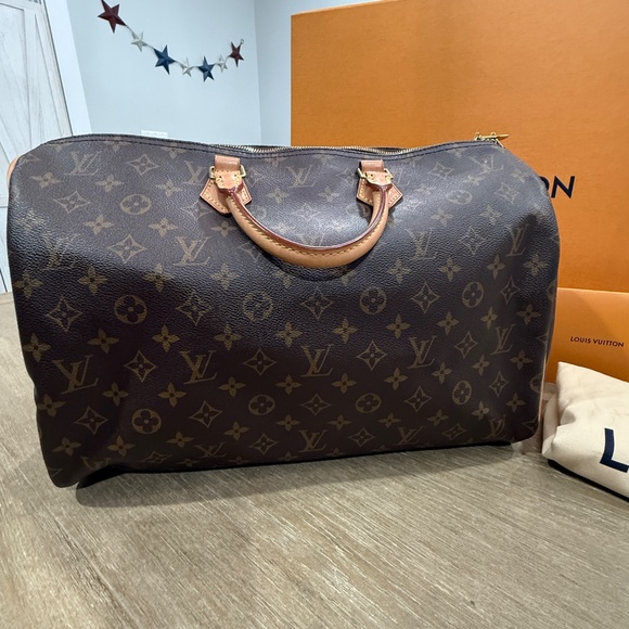 Authentic Louis Vuitton Monogram Speedy Bandouliere 40 - Picture 6 of 16